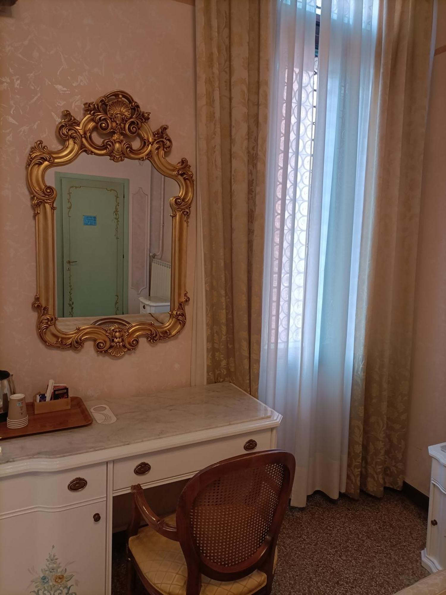 Palazzo Lion Morosini - Check In Presso Locanda Ai Santi Apostoli Venecia Exterior foto